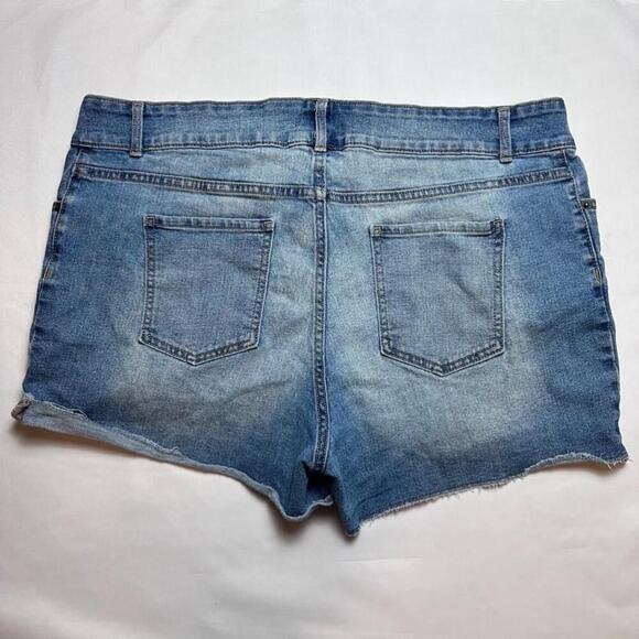 Old Navy Curvy Denim Shorts - Picture 6 of 6